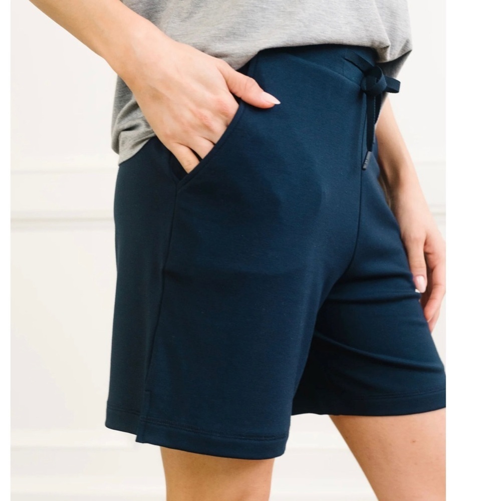 Cozy Earth Women's Brushed Bamboo 6” Mid-Length Lounge PJ Shorts Blue Small NEW - Picture 4 of 9